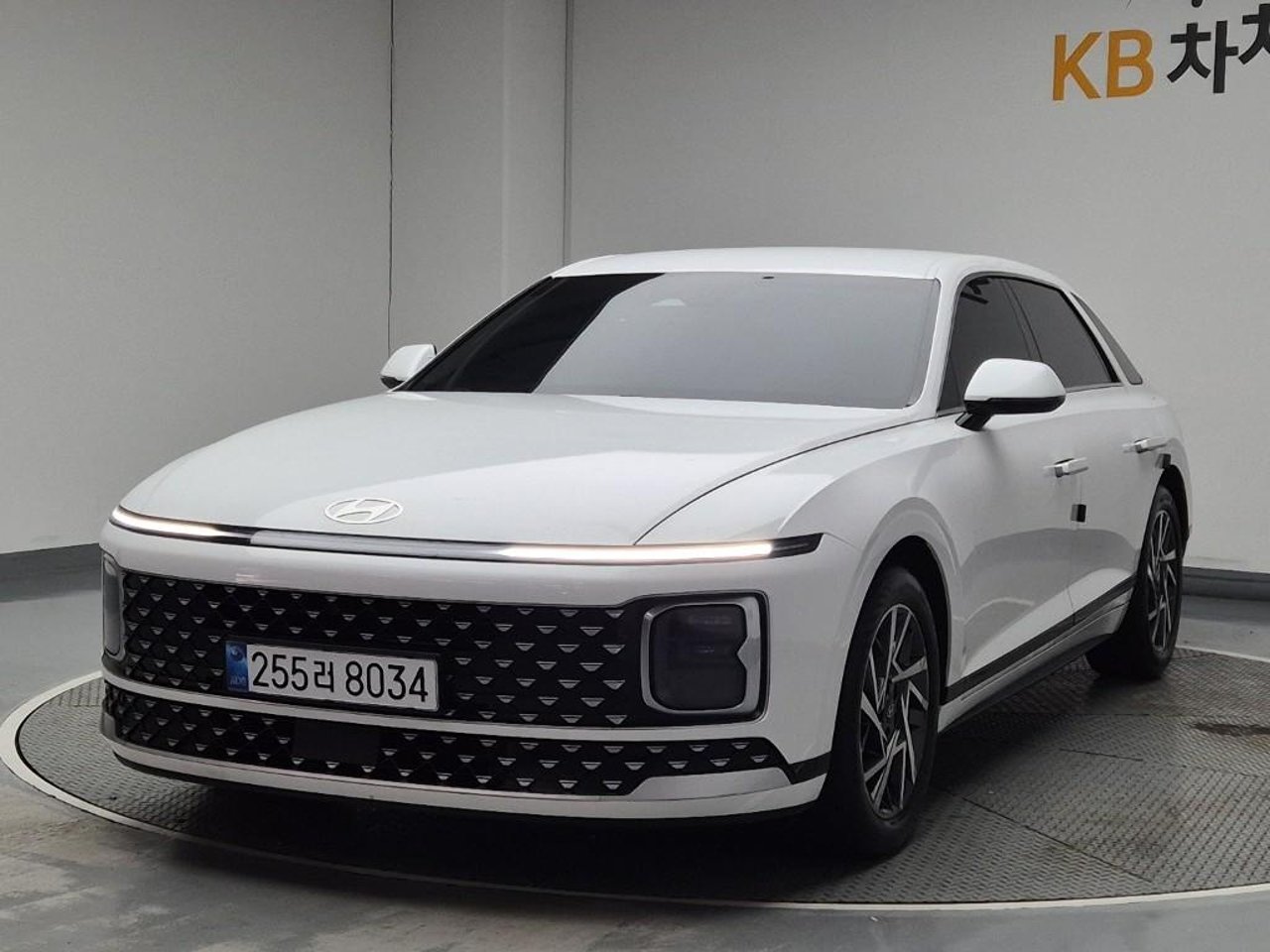 2023 Hyundai Grandeur, photo 1 of 1