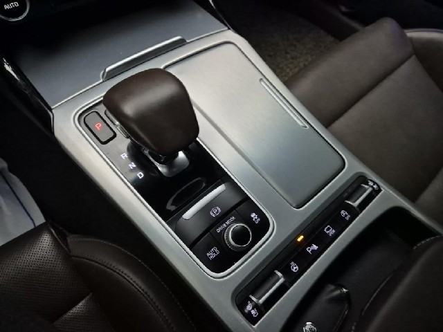 6011003238R8.jpg