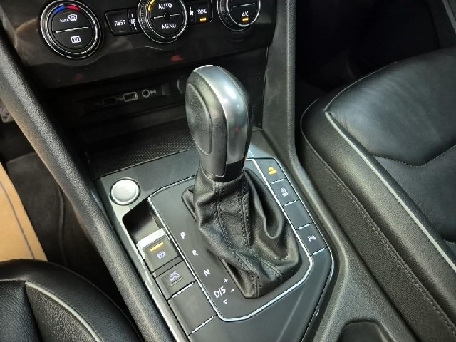 6051501952R8.jpg