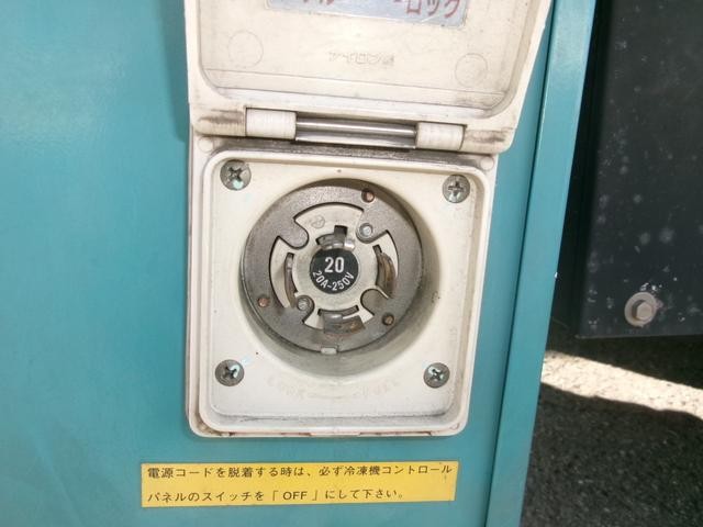 0740030A30261002W00105.jpg