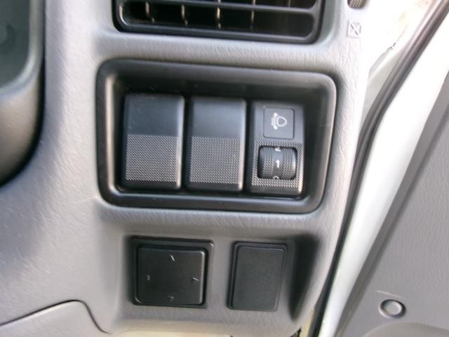 0740030A30261002W00110.jpg