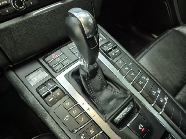 6101000167R8.jpg