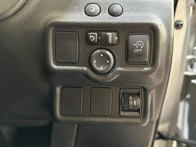 0509824A30261015W00703.jpg