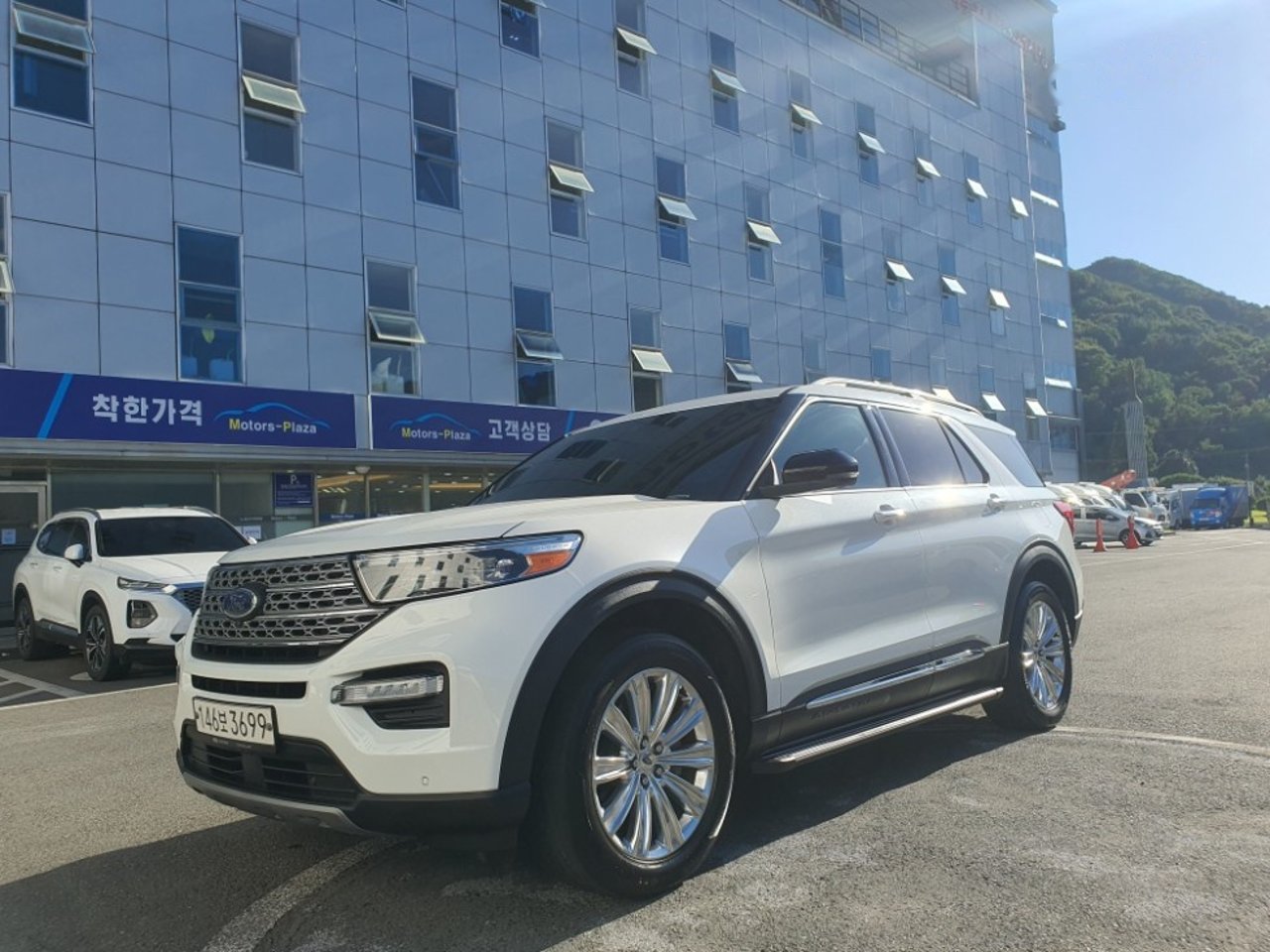 2020 Ford Explorer, photo 1 of 1