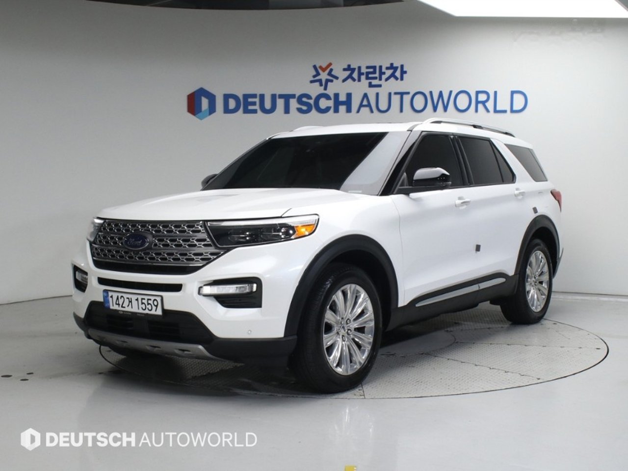 2020 Ford Explorer, photo 1 of 1