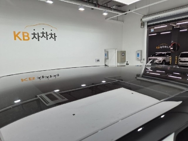 6071000043R13.jpg