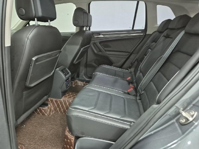 6071000036R12.jpg