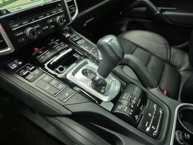 6071000447R8.jpg