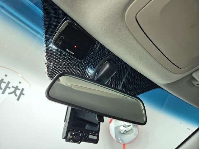 6071000157R15.jpg