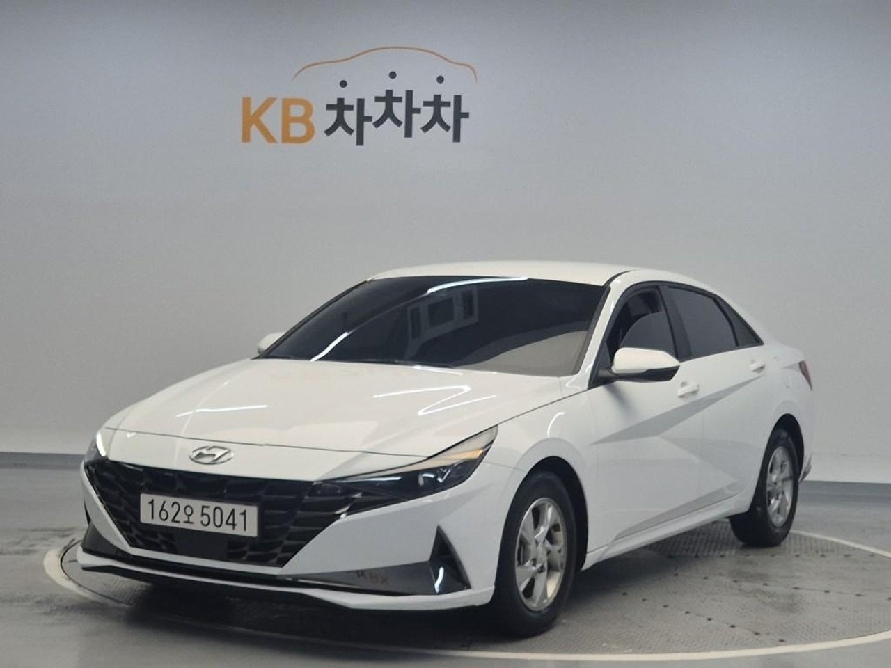 2022 Hyundai Avante, photo 1 of 1