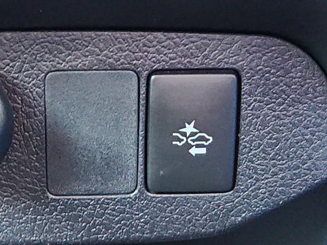 0600275A30260215W00213.jpg