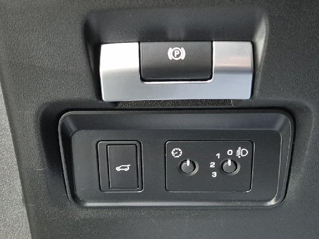 5121501681R18.jpg
