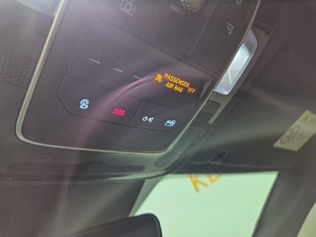 6011000808R18.jpg