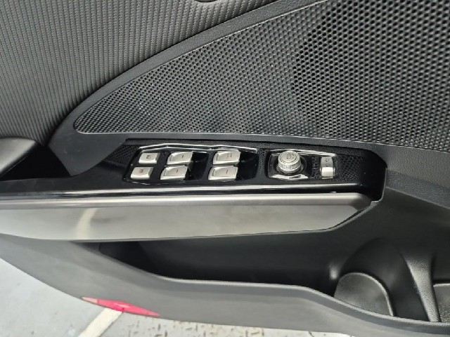 6051000228R18.jpg