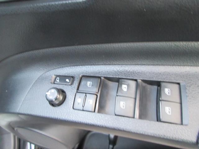 1002928A30261013W00219.jpg