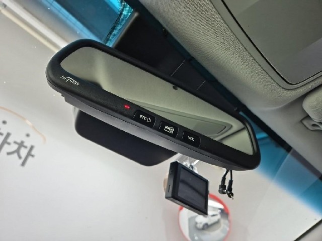 6081000860R16.jpg