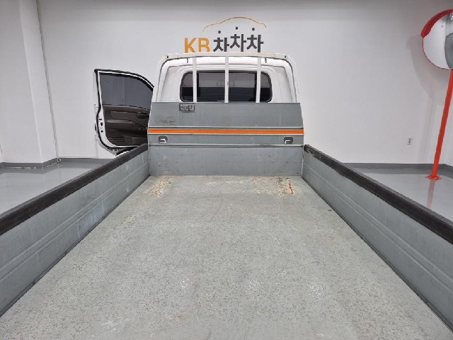 6081000838R14.jpg
