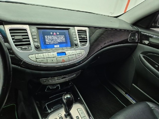 6081000559R10.jpg