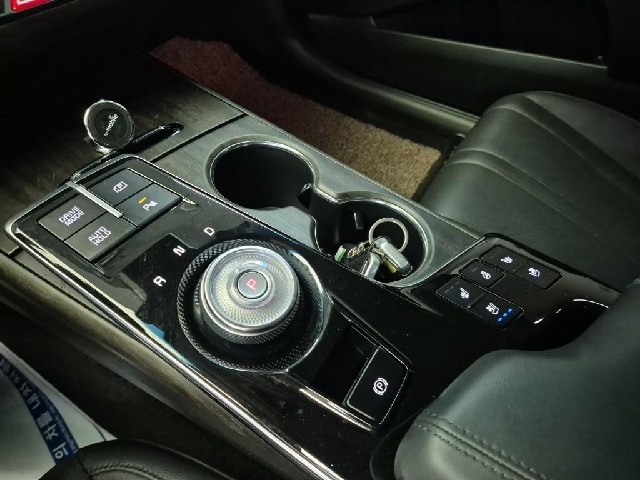 6061501582R8.jpg