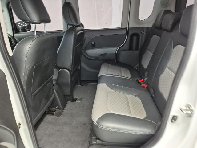 6061000876R12.jpg