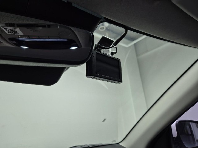 5111000585R16.jpg