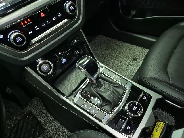 5061000556R8.jpg