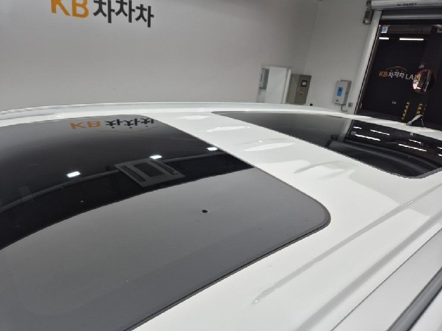 6101000208R13.jpg