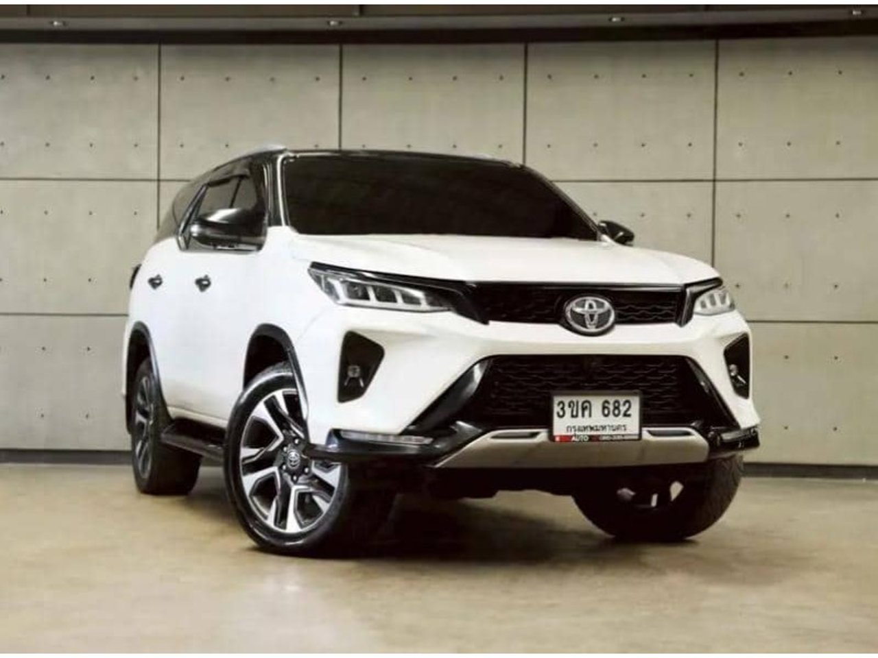 2022 Toyota Fortuner, photo 1 of 1