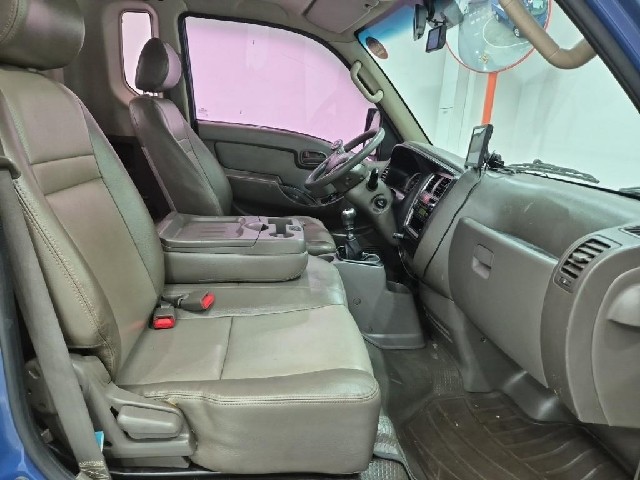 6081000250R12.jpg