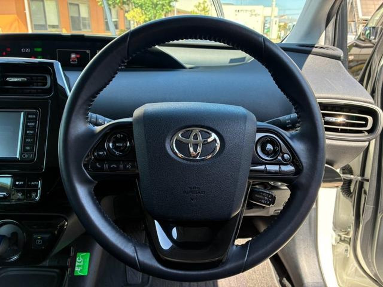 2019 Toyota Prius, photo 2 of 2