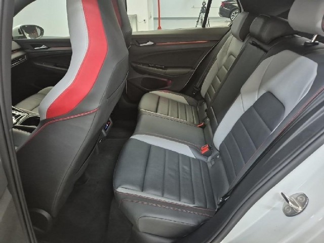 6081001589R12.jpg