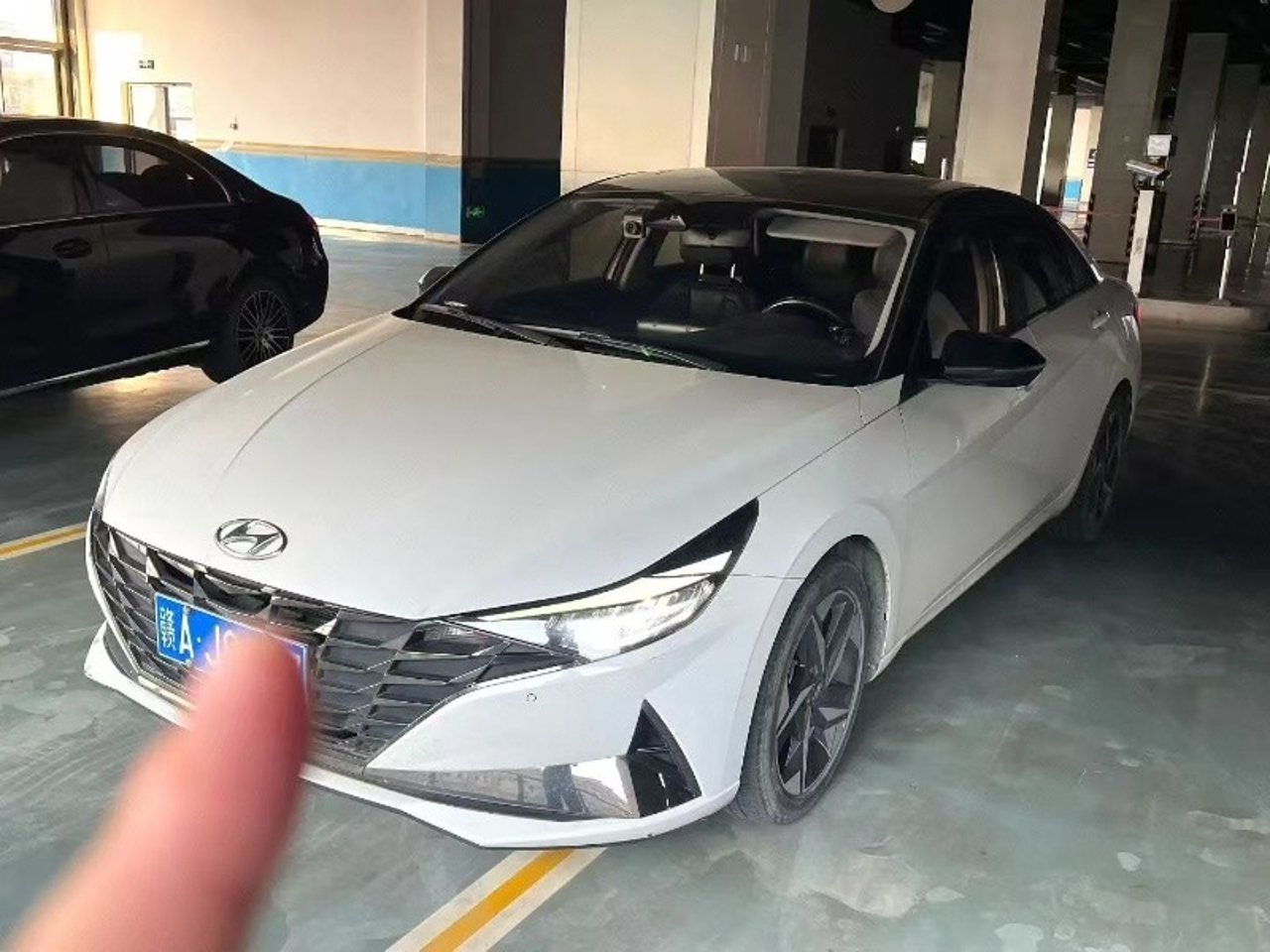 2020 Hyundai Elantra, photo 1 of 1