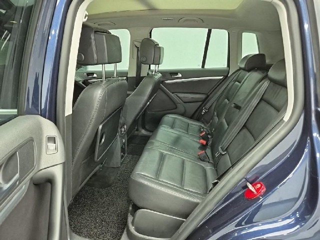 6061000883R12.jpg
