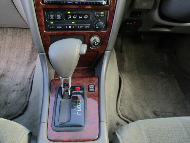0551414A30260729W00214.jpg