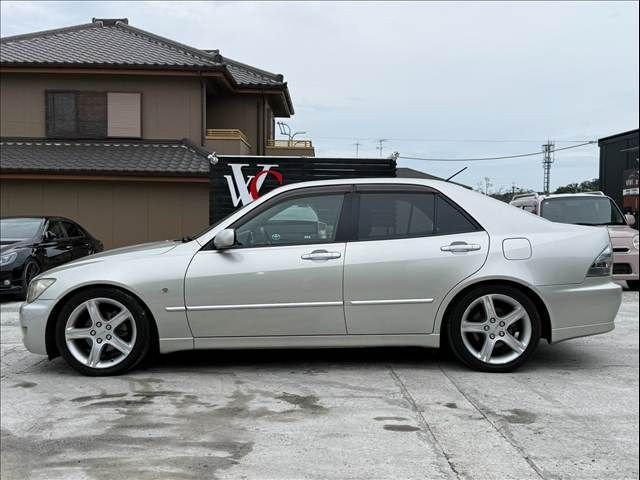 ede6001feff54396dd28bd76435f6b8a.jpg