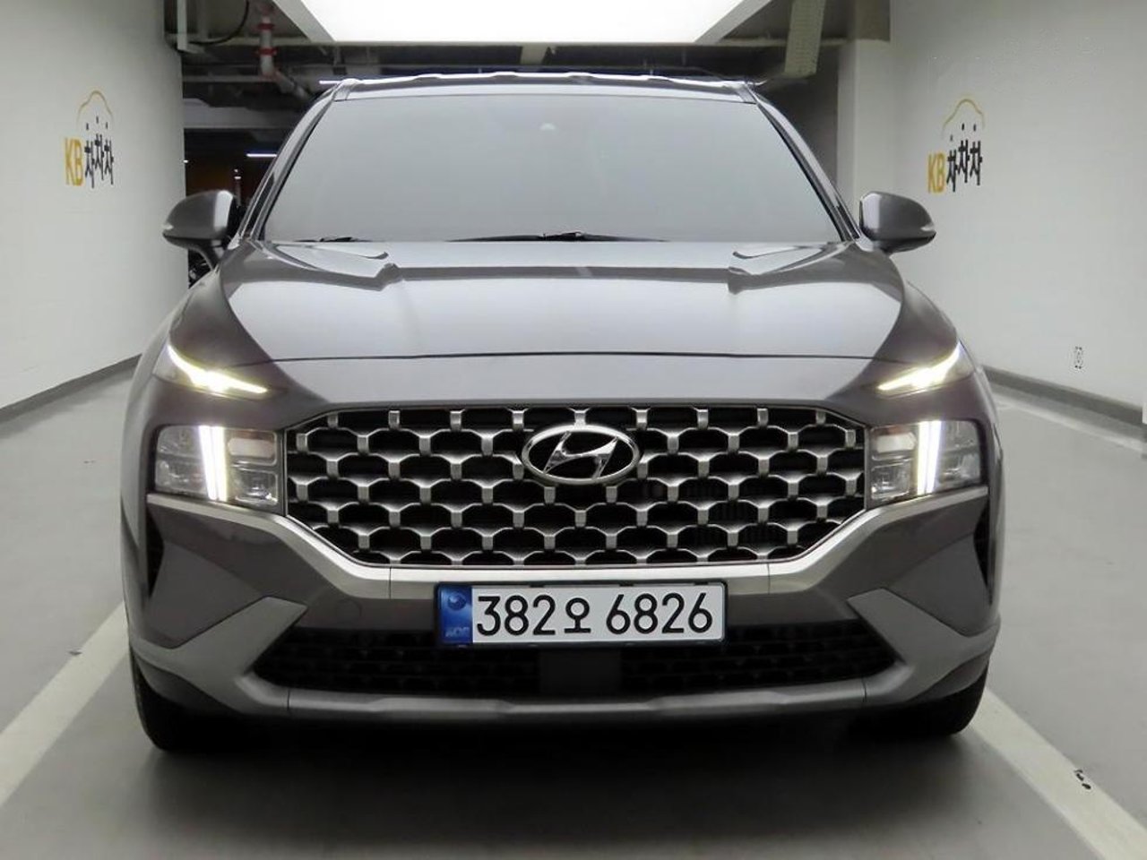 2021 Hyundai Santa, photo 1 of 1