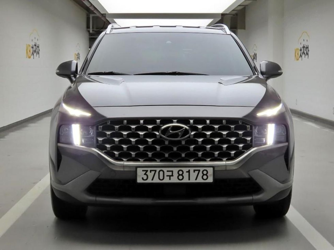 2022 Hyundai Santa, photo 1 of 1