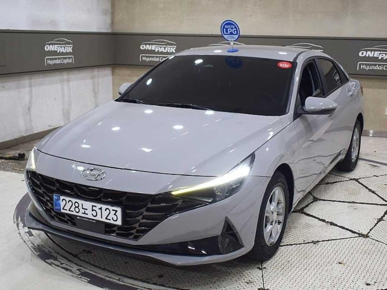 2022 Hyundai Avante, photo 1 of 1
