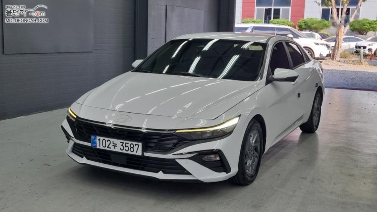 2023 Hyundai Avante, photo 1 of 1