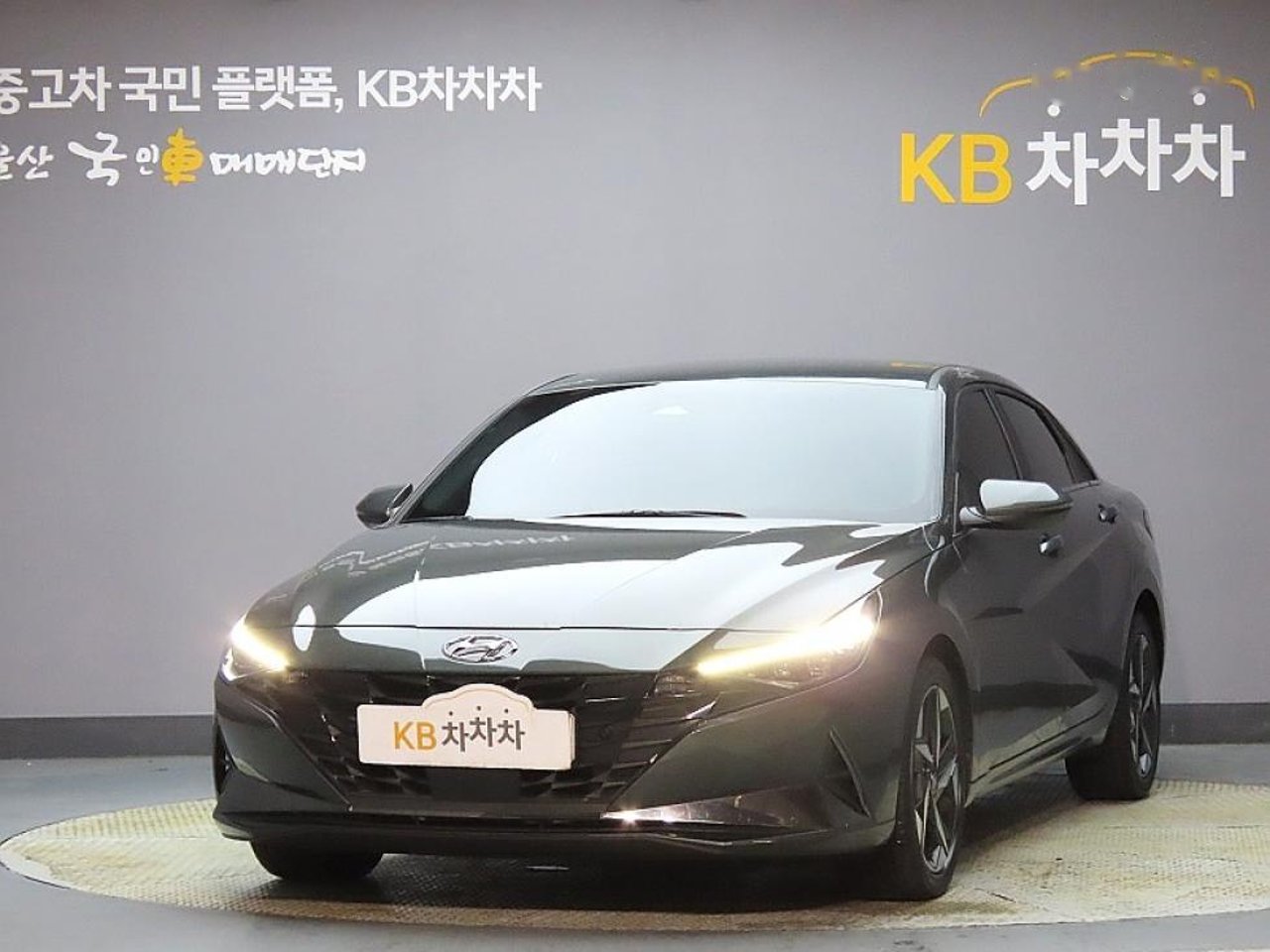 2021 Hyundai Avante, photo 1 of 1