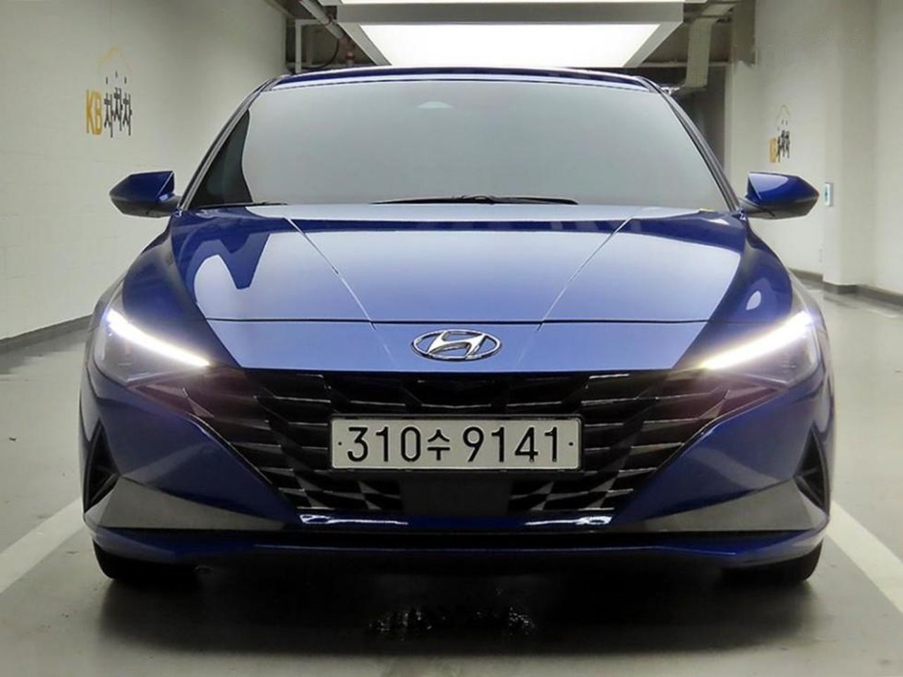 2023 Hyundai Avante, photo 1 of 1