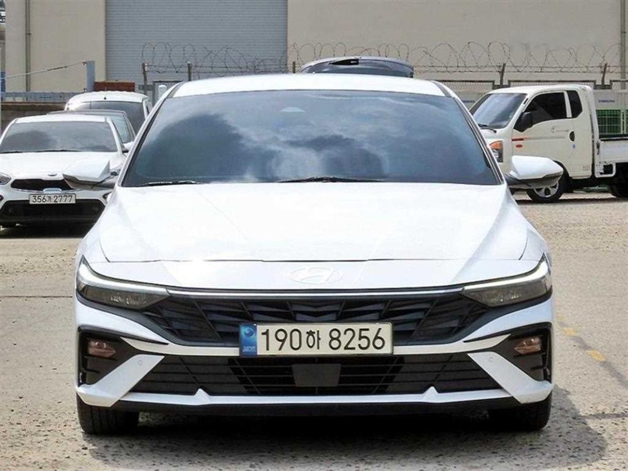 2023 Hyundai Avante, photo 1 of 1