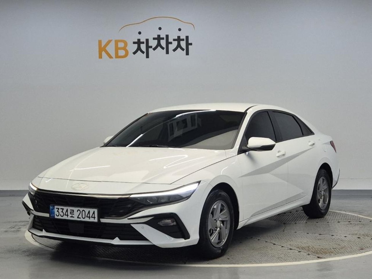 2023 Hyundai Avante, photo 1 of 1
