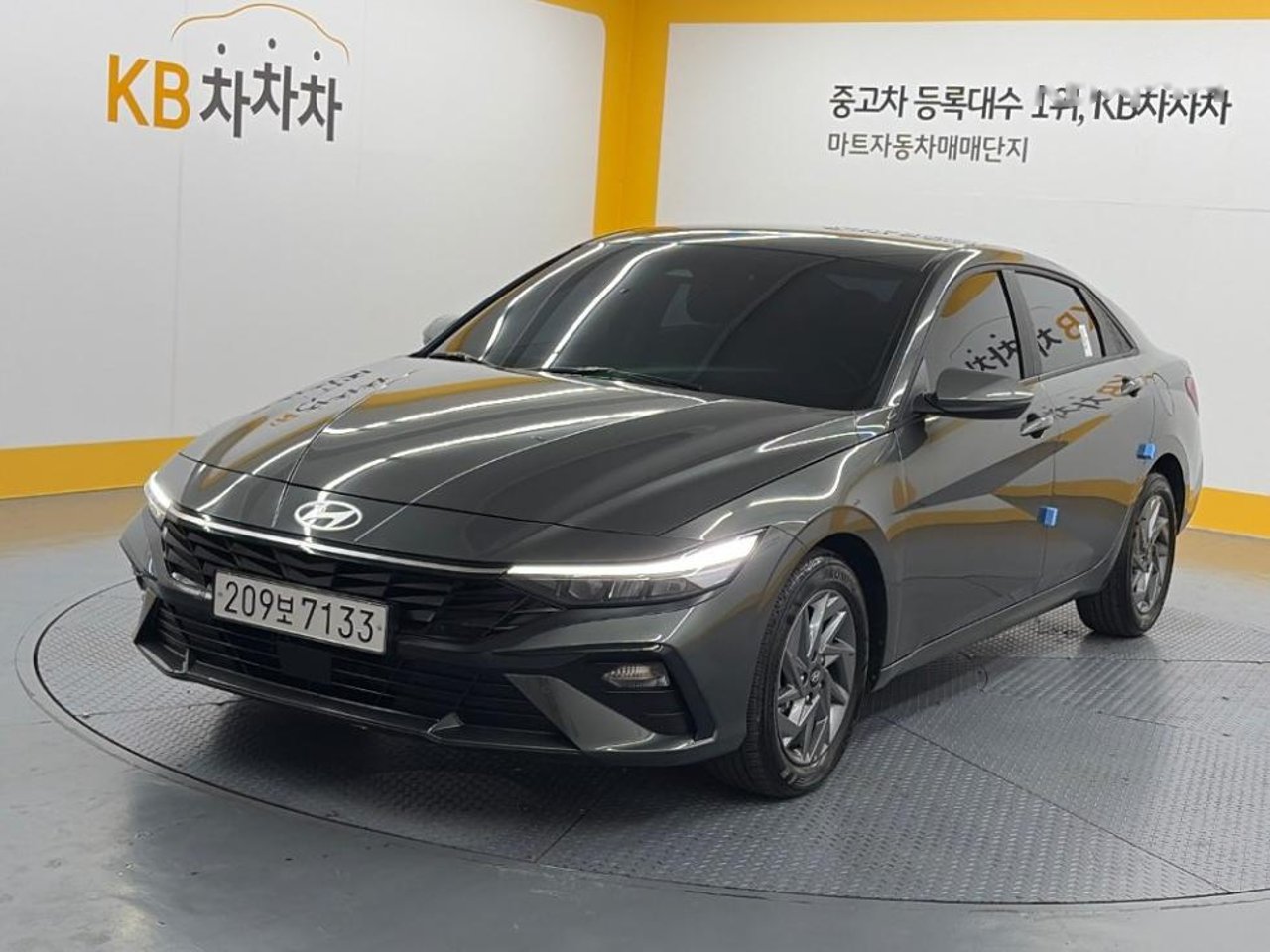 2023 Hyundai Avante, photo 1 of 1