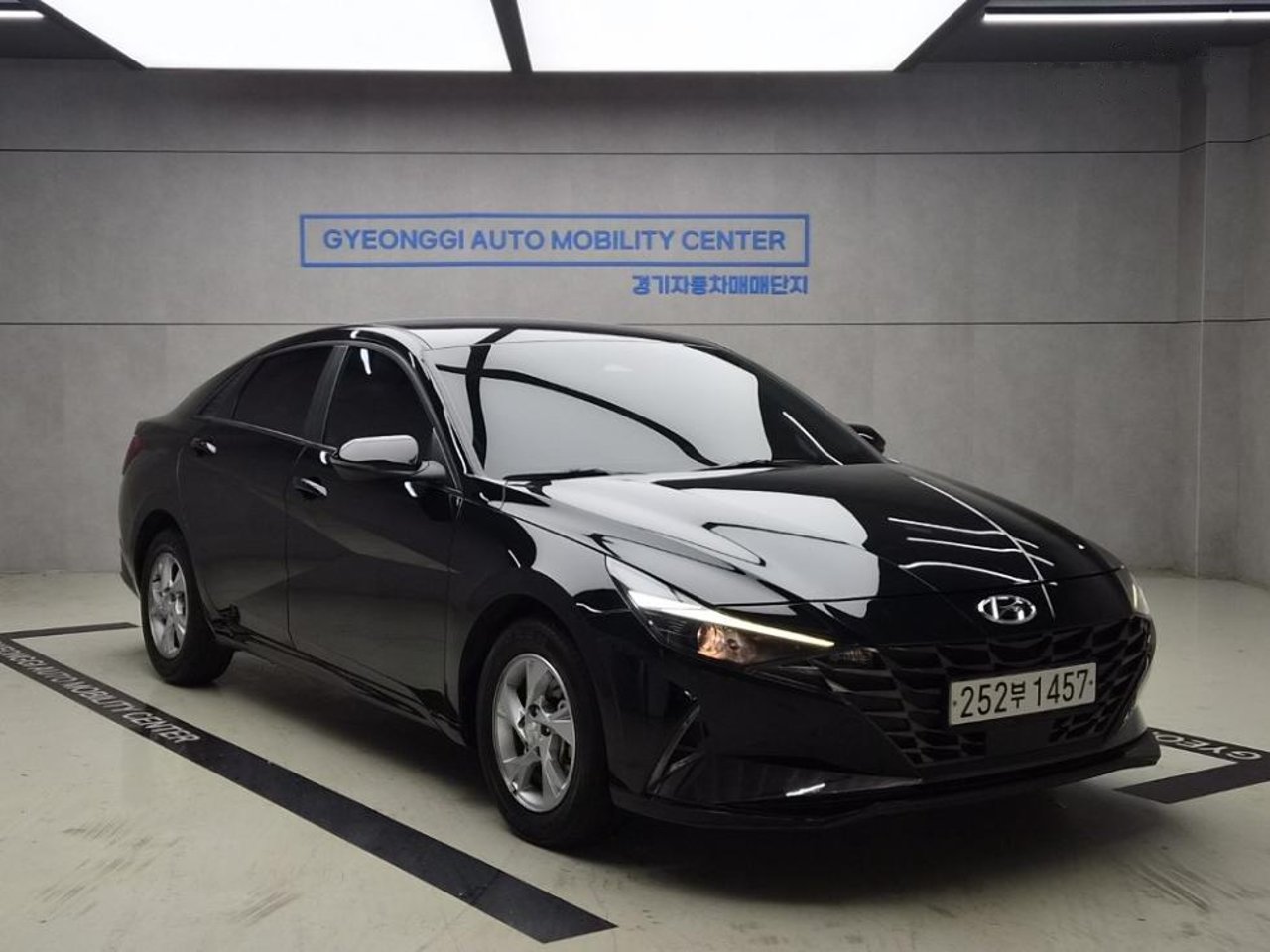 2021 Hyundai Avante, photo 1 of 1
