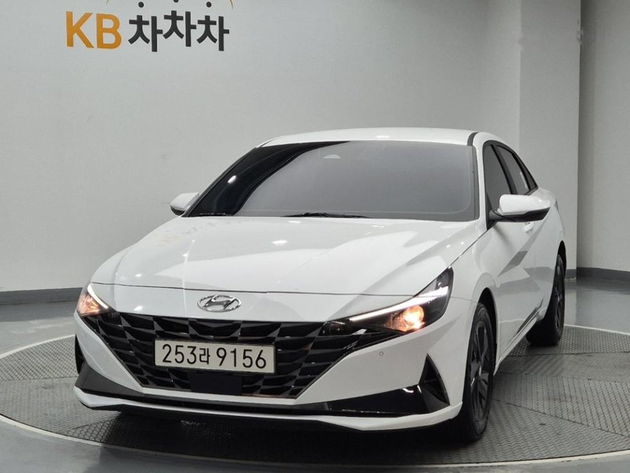 2023 Hyundai Avante, photo 1 of 1