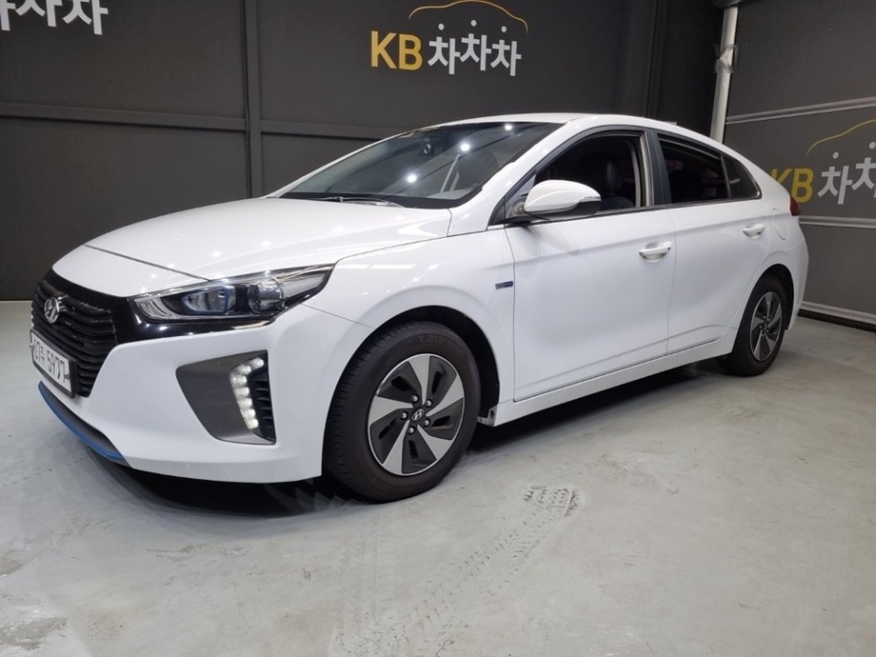 2019 Hyundai Ioniq, photo 1 of 1