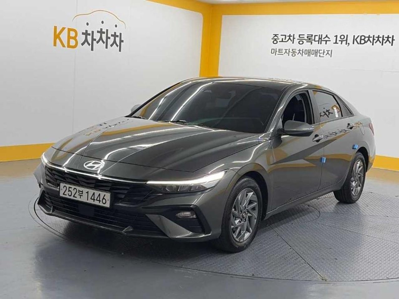 2023 Hyundai Avante, photo 1 of 1