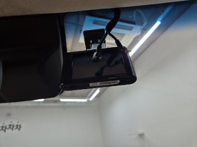 6101500643R17.jpg