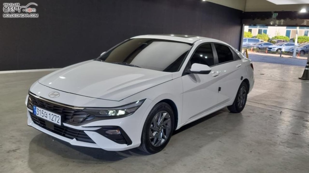 2023 Hyundai Avante, photo 1 of 1
